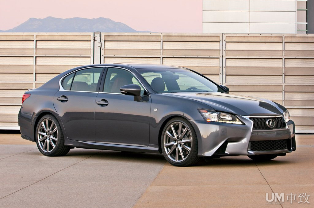 西装运动员雷克萨斯gs350fsport