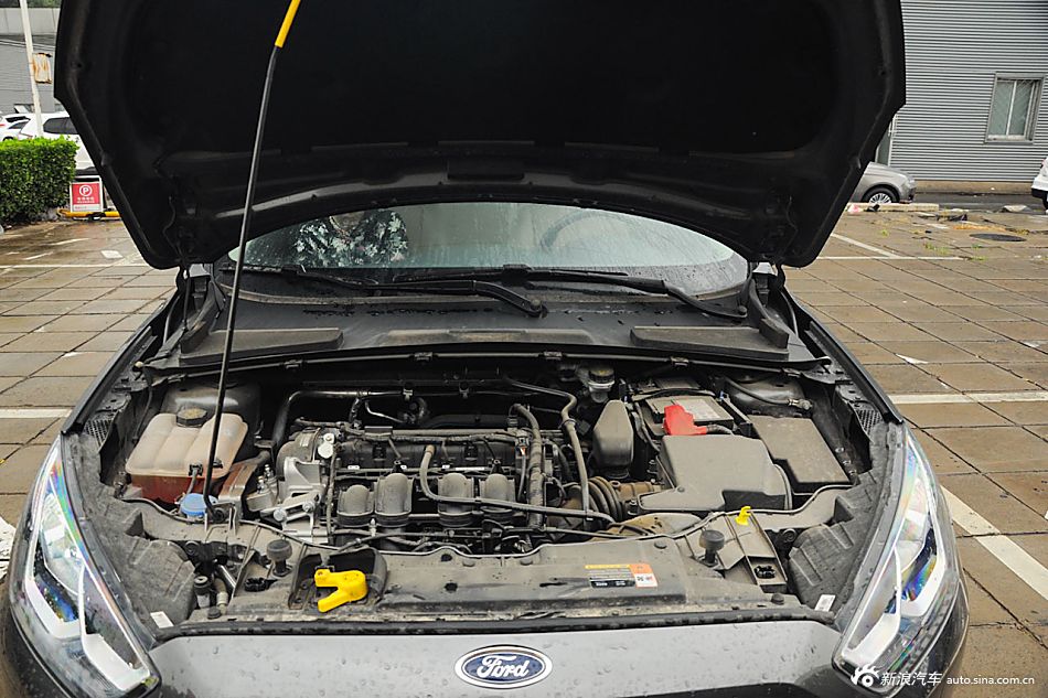 2015款福睿斯1.5L自动时尚型