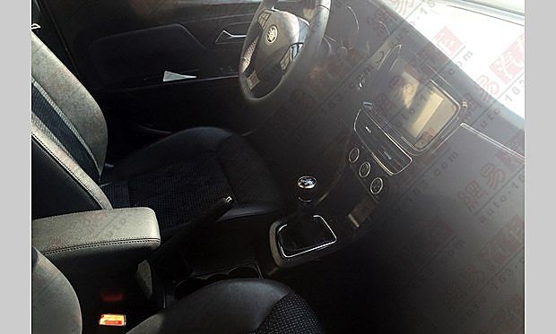 曝天津一汽骏派A50谍照