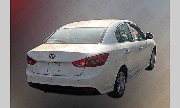 曝天津一汽骏派A50谍照