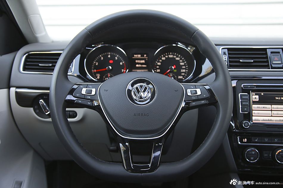 2015款速腾230TSI自动豪华型