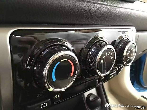 新款YARiS L 致炫内饰谍照