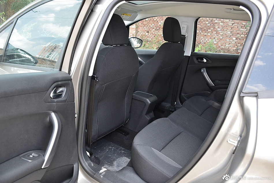 2016款标致2008 1.2T 自动时尚版