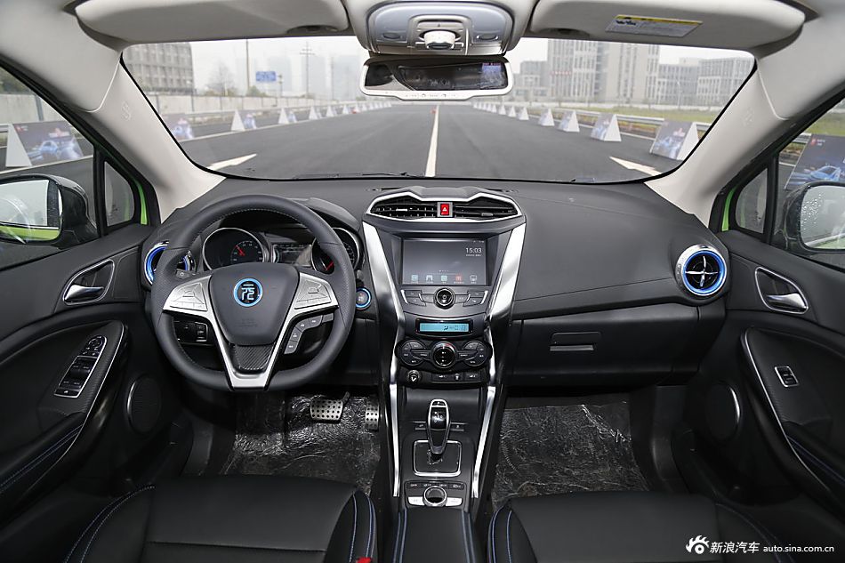 5秒内破百的小怪兽 实拍比亚迪元