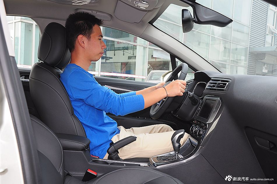 2016款雪铁龙C4世嘉1.2T旗舰型