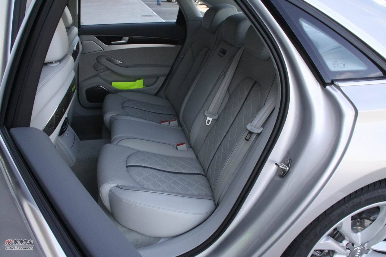 2012款奥迪s8座椅空间_奥迪s8空间图片10133506_汽车图库_新浪汽车