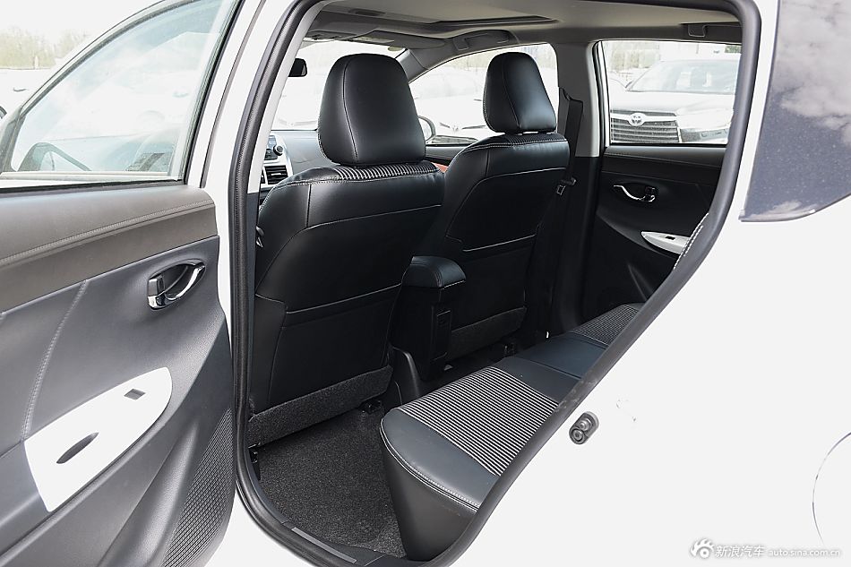 2016款YARiS L致炫1.5L自动劲速天窗版