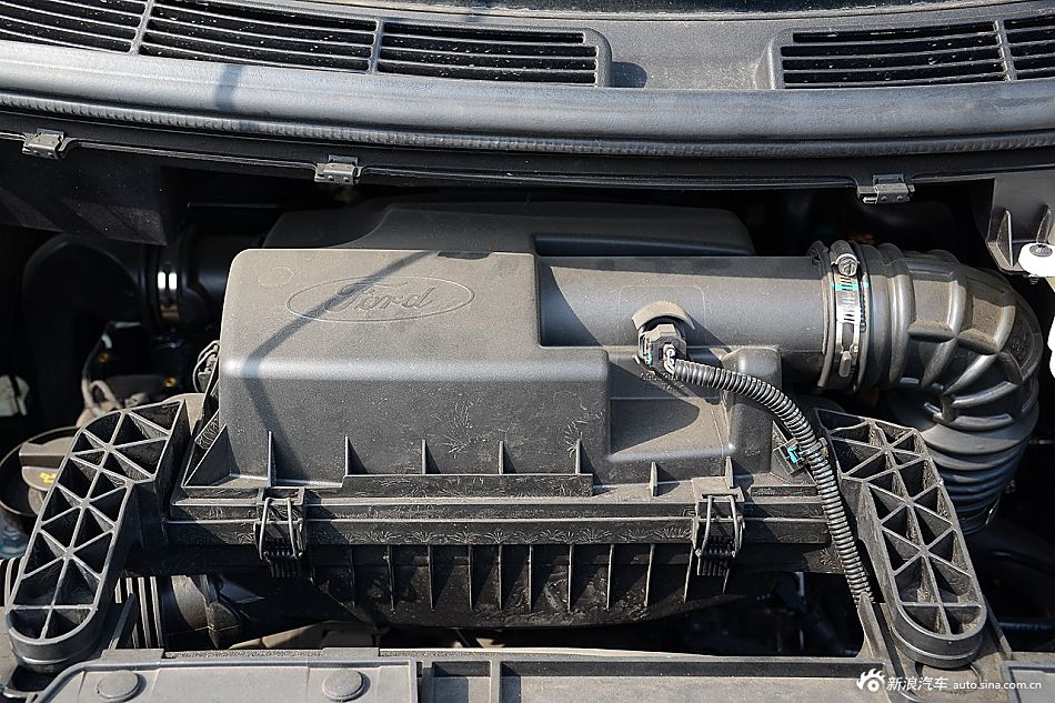 2016款福特途睿欧2.0T手动精英版