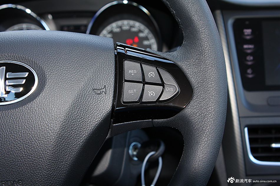 全新奔腾B30 1.6L自动豪华型