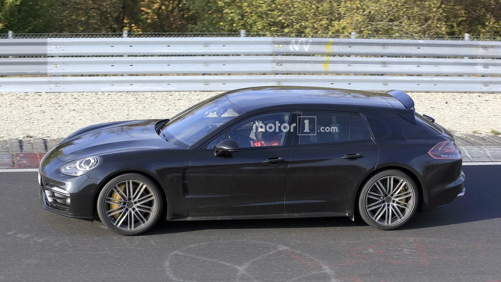 曝全新Panamera旅行版谍照