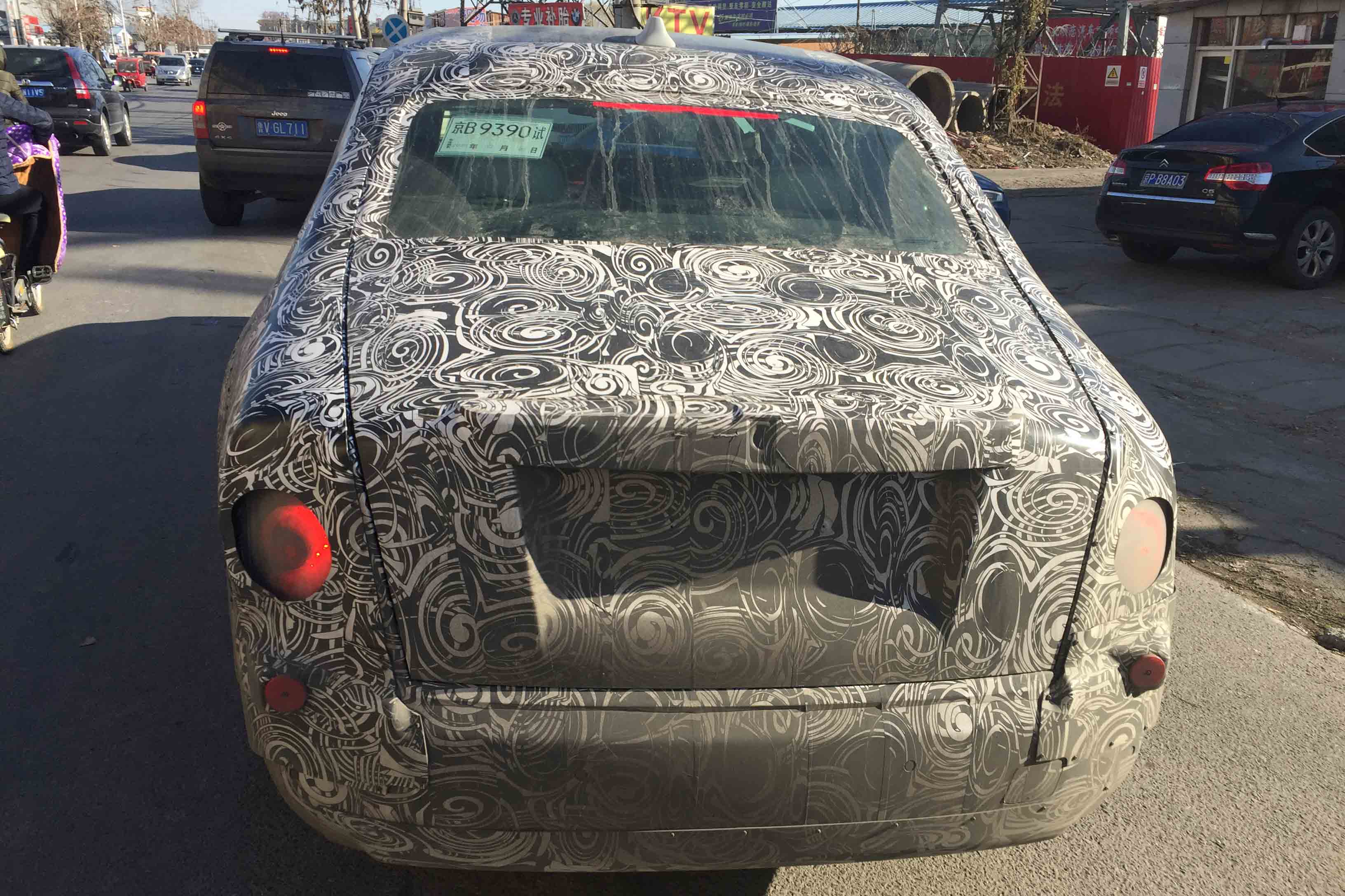 曝劳斯莱斯幻影国内路试谍照