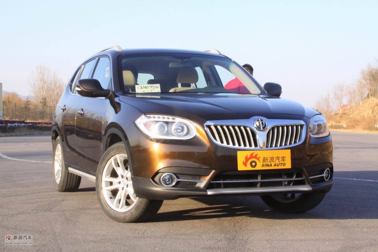 2012款华晨中华v5外观