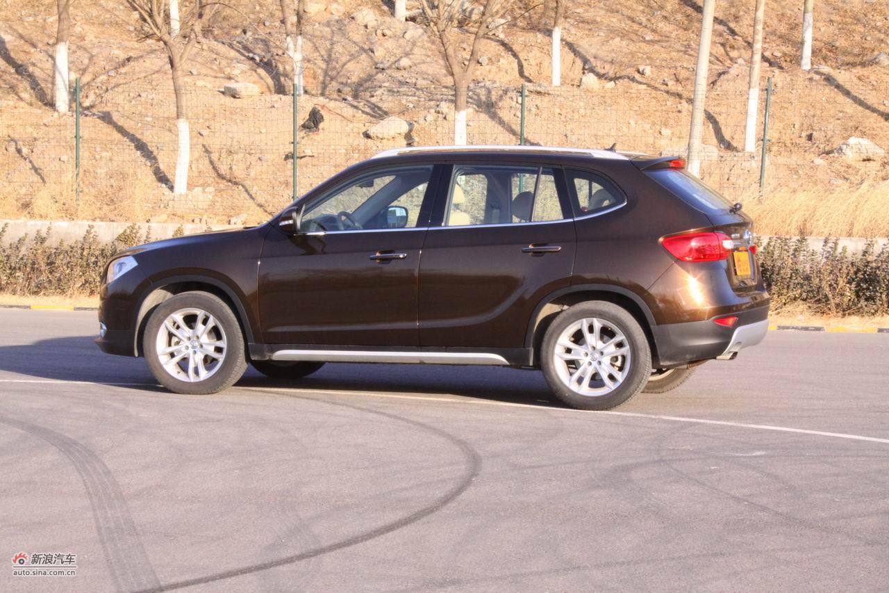 2012款华晨中华v5外观