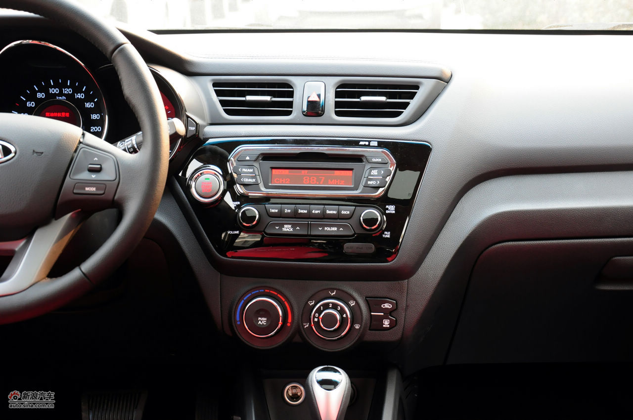 2012款东风悦达起亚k2 1.6l自动premium两厢内饰功能图片