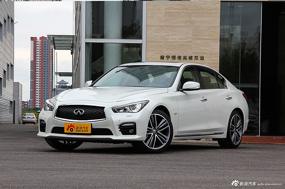 运动王者 奔驰C级对比英菲尼迪Q50L