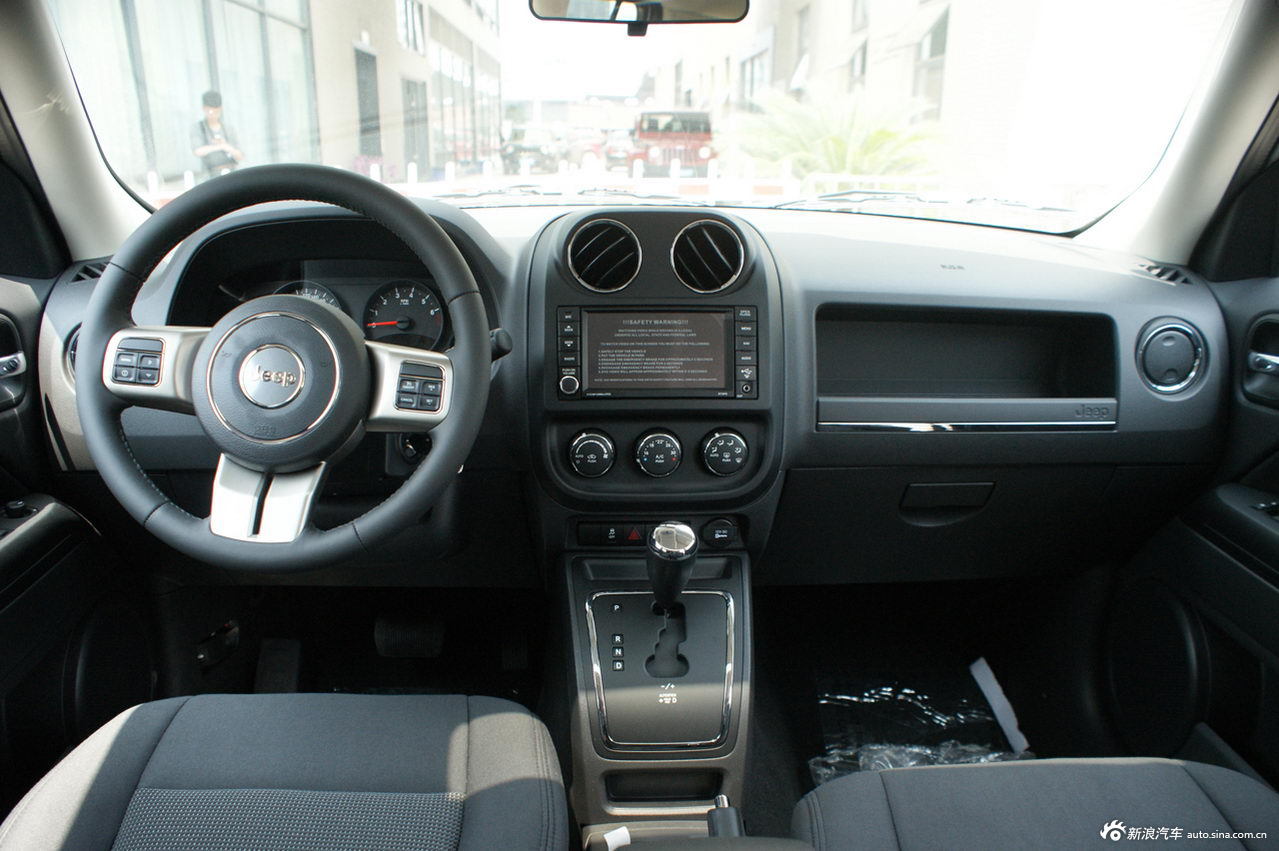 2012款自由客_自由客内饰图片27583814_汽车图库_新浪汽车_新浪网