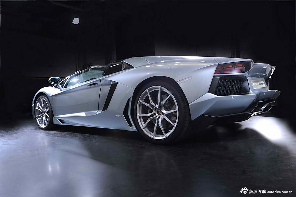 蓝色幻影 兰博基尼aventador lp700 roadster官方组图