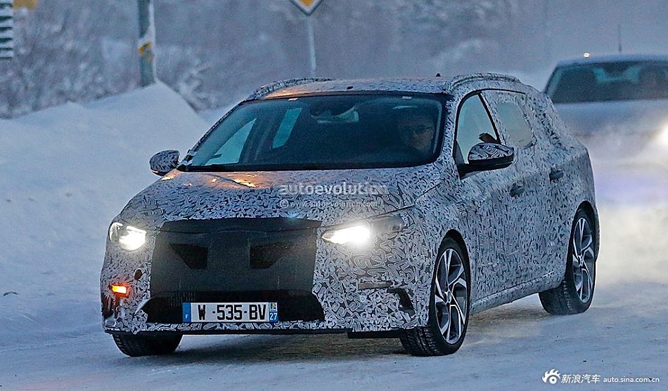 全新梅甘娜旅行版谍照