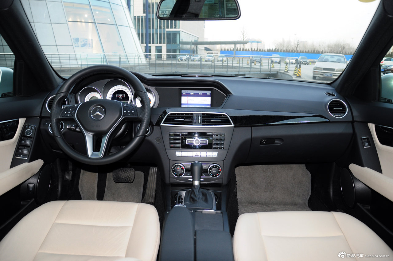 2013款奔驰c级到店实拍_奔驰c级内饰图片24583947_汽车图库_新浪汽车