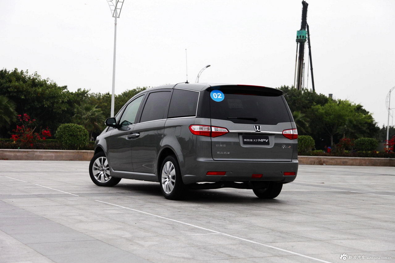 2013款纳智捷大7 mpv