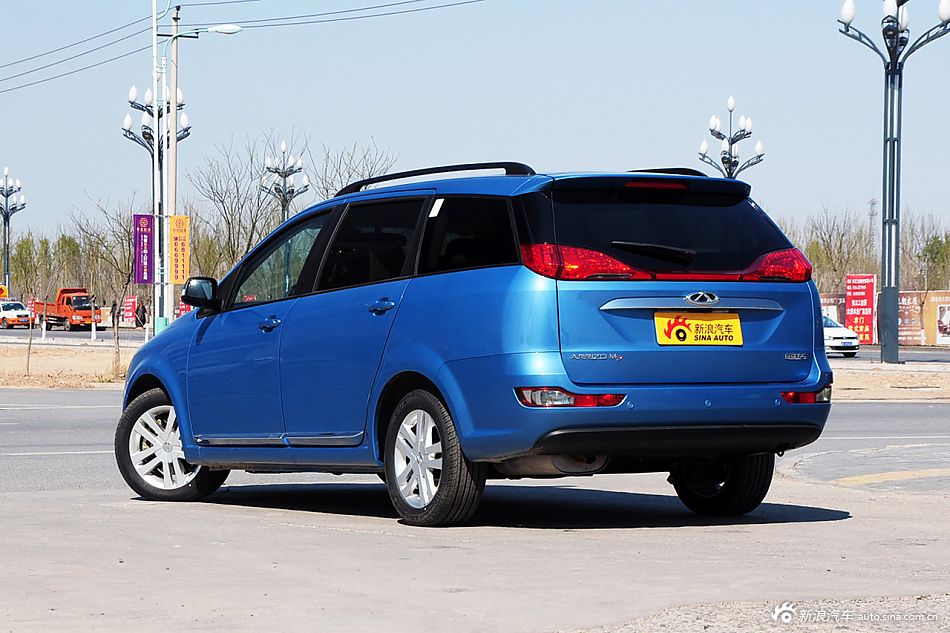 新浪汽车抢先实拍2015款奇瑞艾瑞泽m7