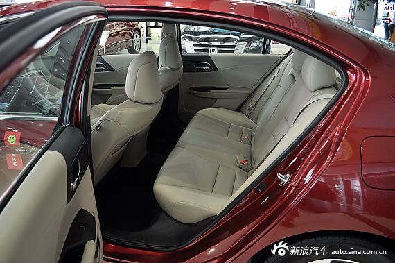 2014款雅阁2.0EXN豪华导航版 探戈红