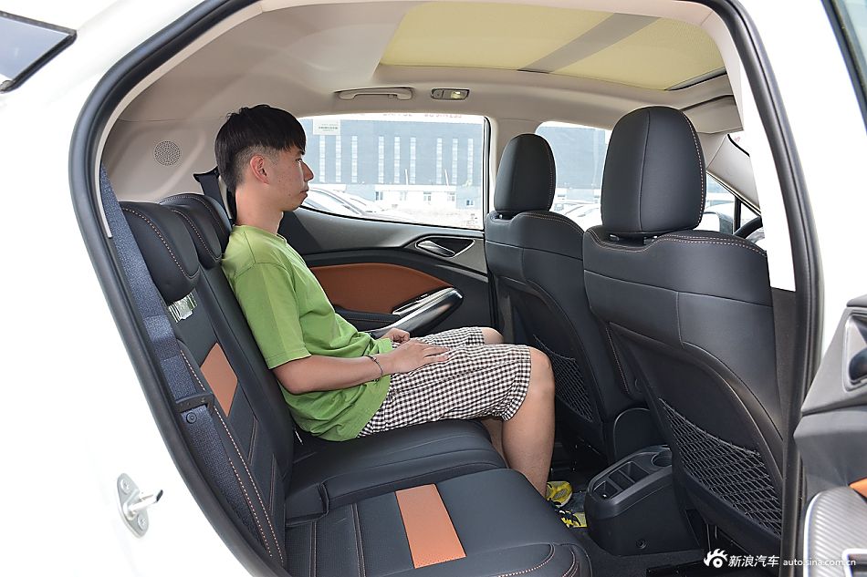 2016款比亚迪元1.5L手动尊贵型