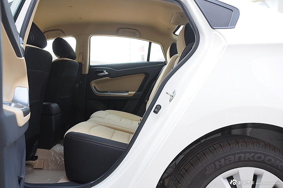 2015款海马福美来1.6L手动风尚型