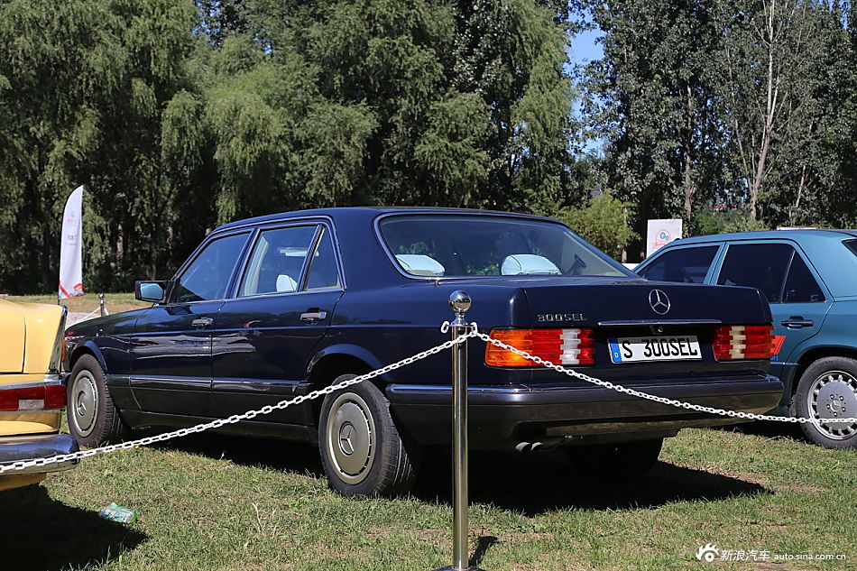 实拍奔驰老爷车专区梅赛德斯奔驰(mercedes-benz)是世界著名的德国