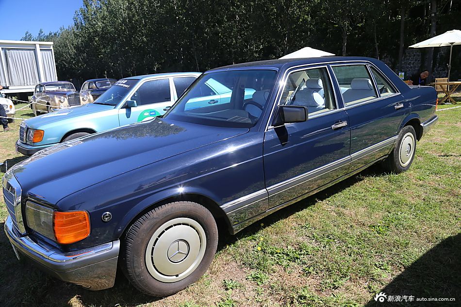 实拍奔驰老爷车专区梅赛德斯奔驰(mercedes-benz)是世界著名的德国