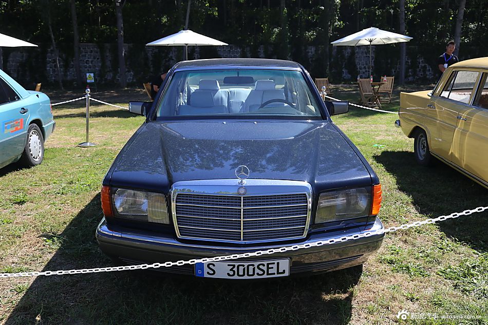 实拍奔驰老爷车专区梅赛德斯奔驰(mercedes-benz)是世界著名的德国