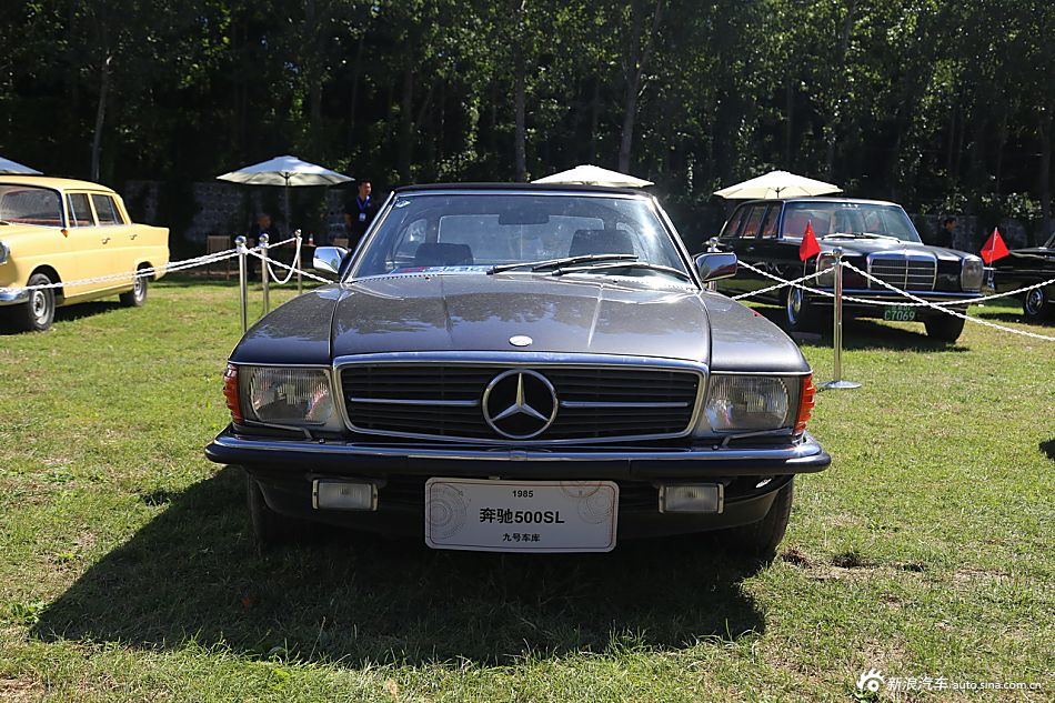 实拍奔驰老爷车专区梅赛德斯奔驰(mercedes-benz)是世界著名的德国