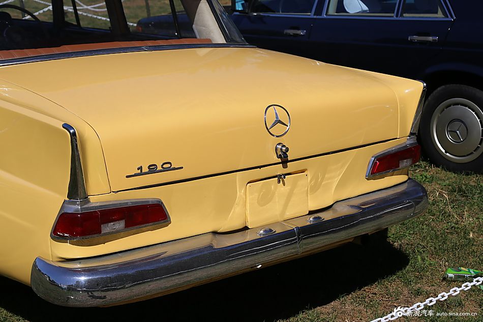 实拍奔驰老爷车专区梅赛德斯奔驰(mercedes-benz)是世界著名的德国