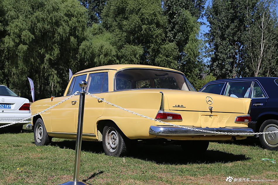 实拍奔驰老爷车专区梅赛德斯奔驰(mercedes-benz)是世界著名的德国
