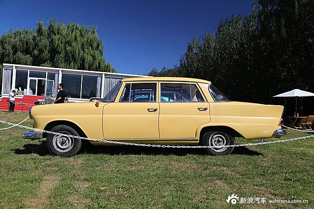 戈特利布·戴姆勒发明了世界上第一辆四轮汽车