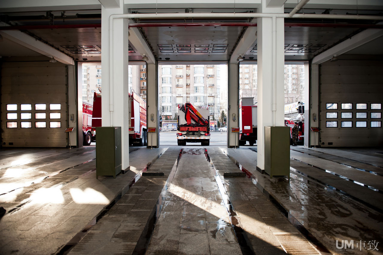 整装待发 探秘最酷消防车车库