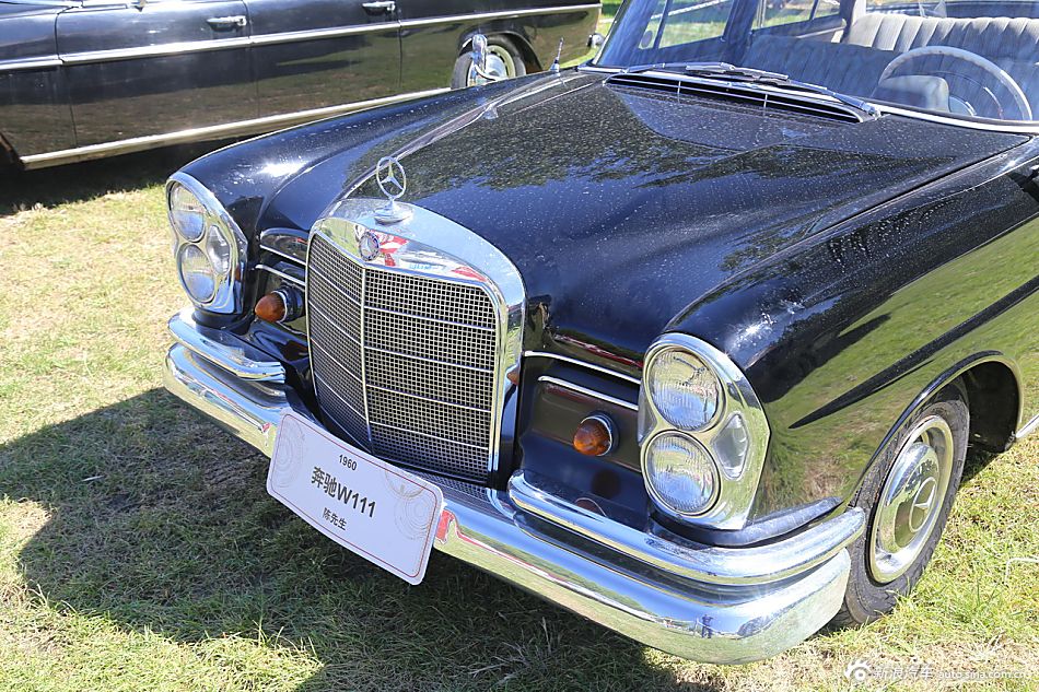 实拍奔驰老爷车专区梅赛德斯奔驰(mercedes-benz)是世界著名的德国