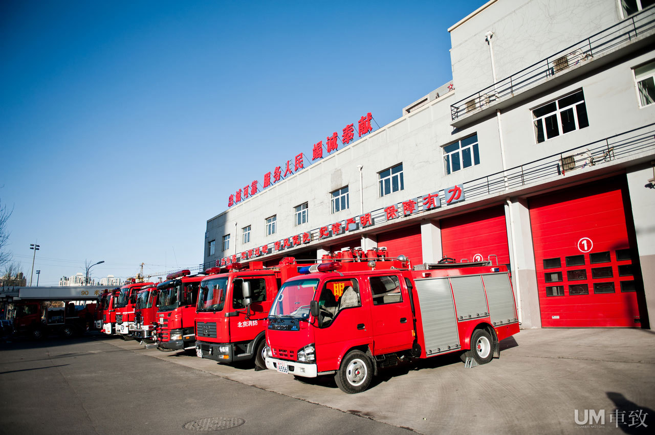 整装待发 探秘最酷消防车车库