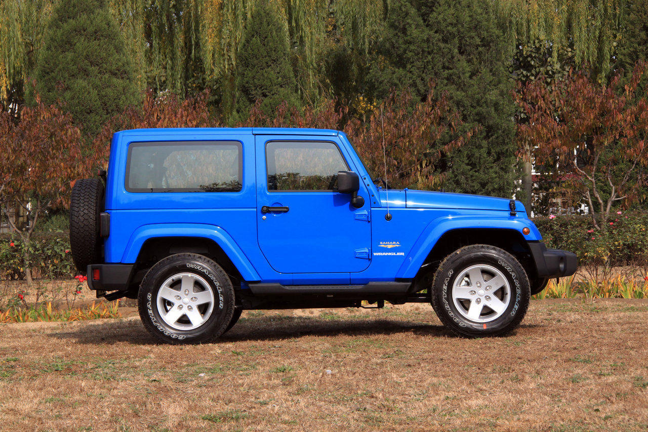 2012款吉普牧马人sahara两门款