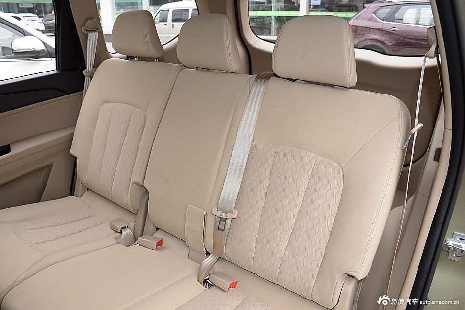 2016款宝骏730 1.5L手动标准版5座