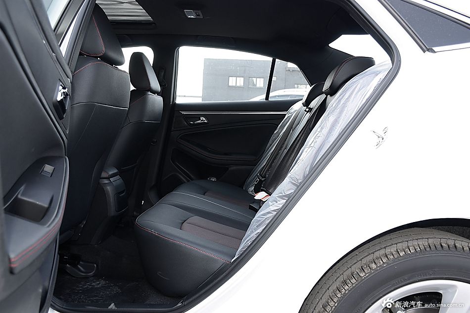 2016款奔腾B70 2.0L自动十周年纪念版