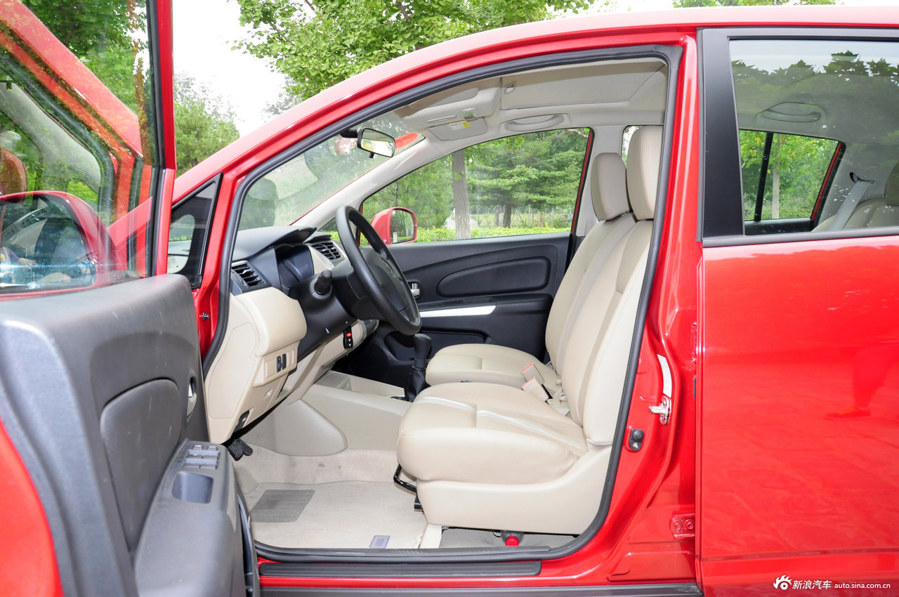 2013款启辰r50实拍_r50空间图片18994389_汽车图库_新浪汽车_新浪网