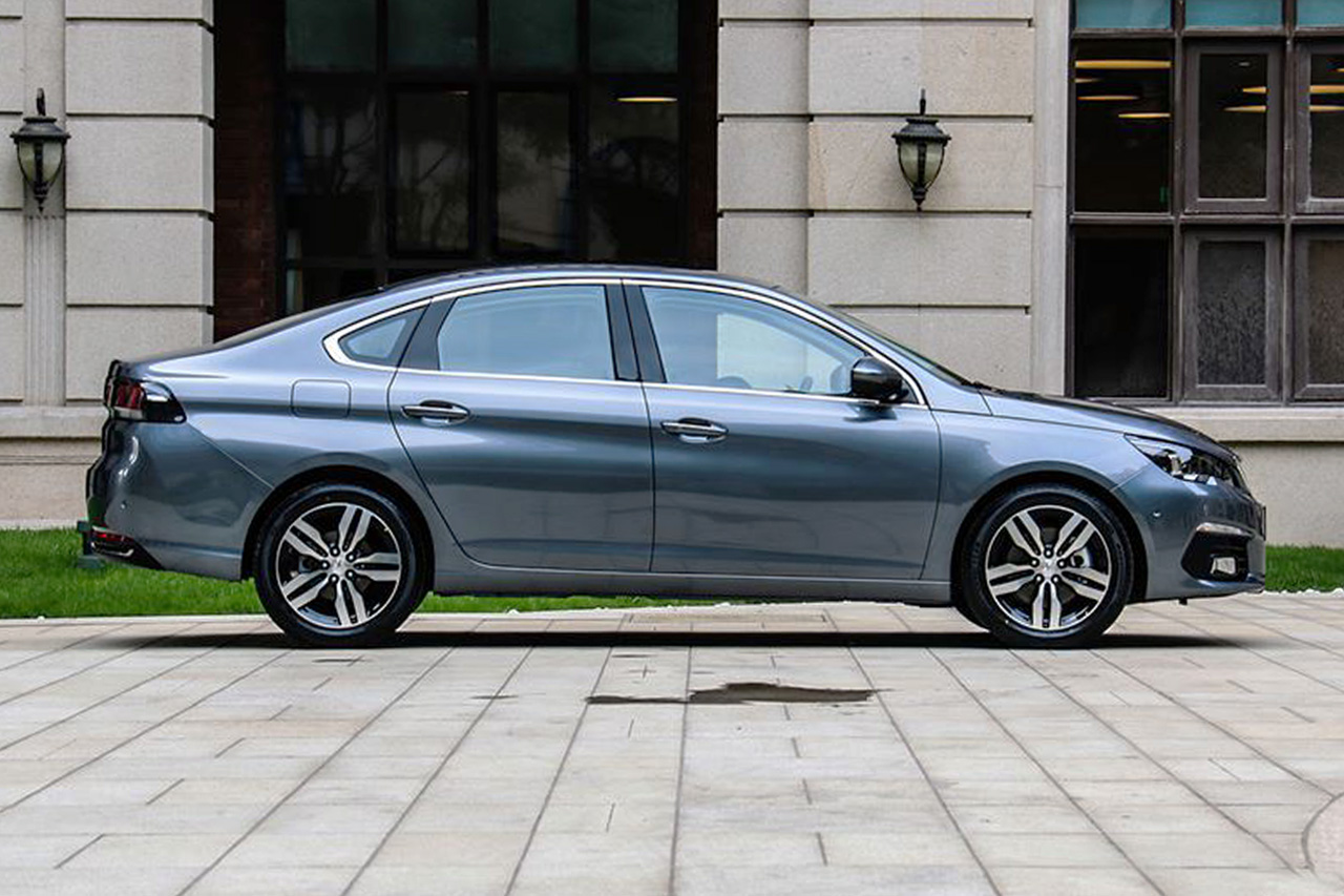 2016款标致308 1.6t自动尊贵版