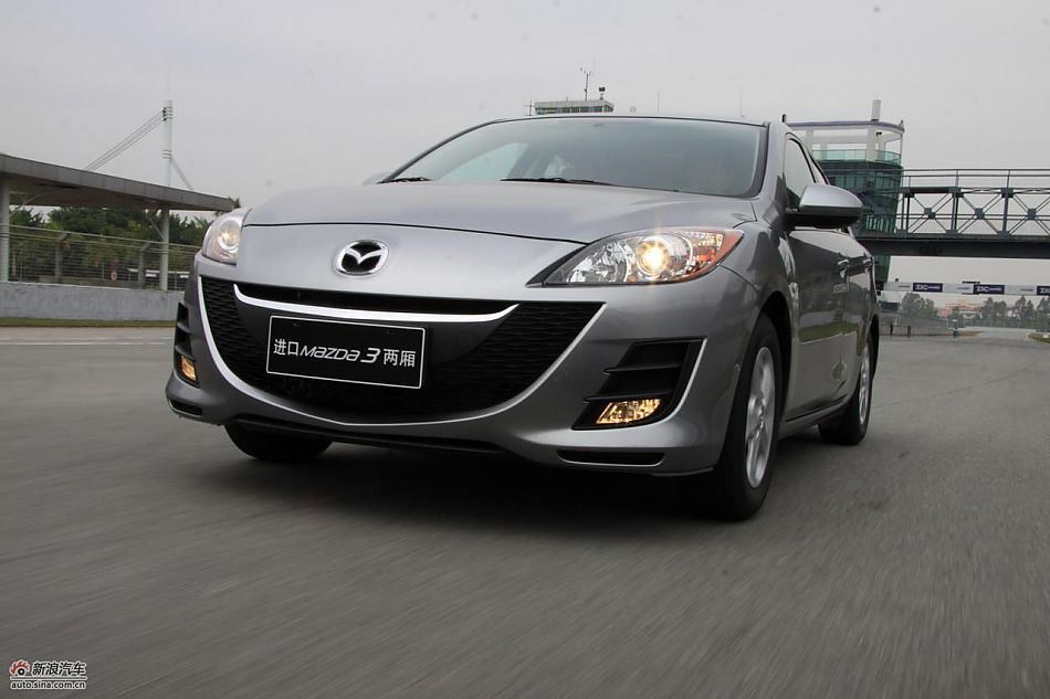 全新进口mazda3两厢动态实拍_马自达3-进口试车图片220111_汽车图库