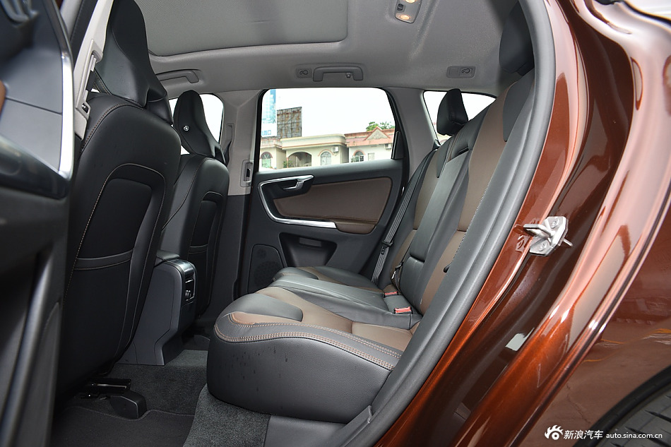 2015款沃尔沃XC60 2.0T T5 AWD智驭版