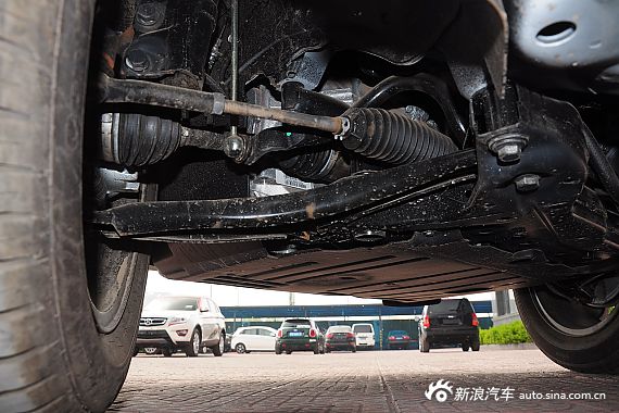 2015款指南者2.4L自动四驱舒适版