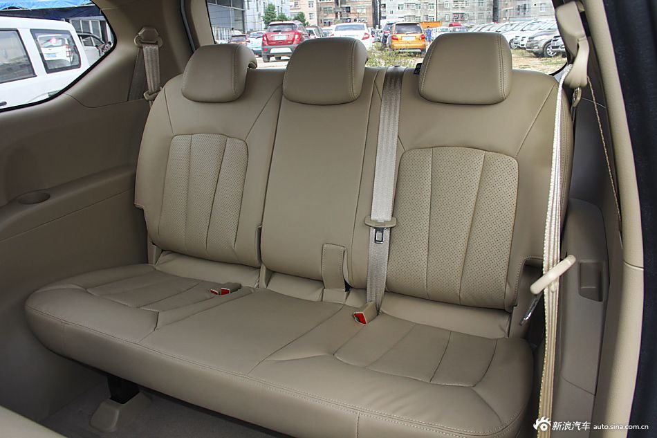 2016款宝骏730 1.5L手动舒适版7座