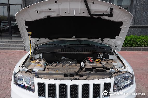 2015款指南者2.4L自动四驱舒适版