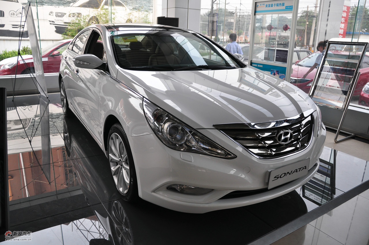 北京现代索纳塔八外观图