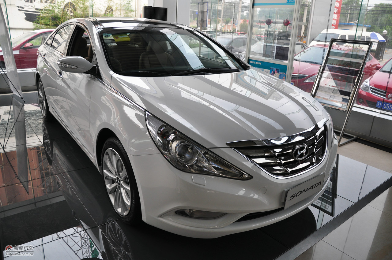 北京现代索纳塔八外观图